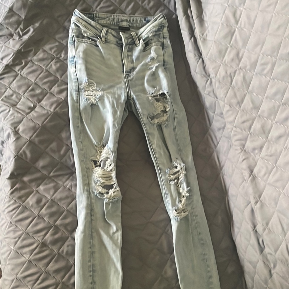 light blue american eagle jeans